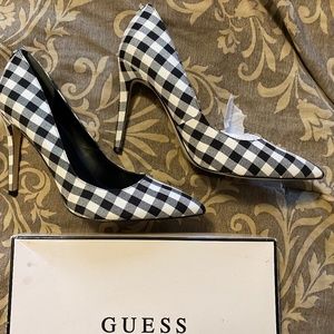 Guess Pumps